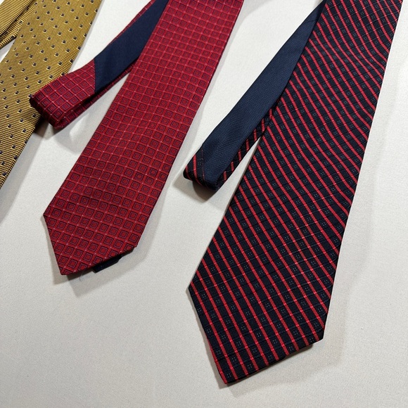 Men’s Tommy Hilfiger Silk Tie Collection
Five Pieces - Picture 2 of 7